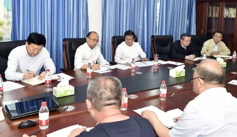 客車自動(dòng)破窗裝置,遙控自動(dòng)破玻器,破窗器,南冠破玻器 客車自動(dòng)破窗裝置,遙控自動(dòng)破玻器,破窗器,南冠破玻器