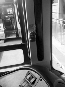 客車(chē)自動(dòng)破窗裝置,遙控自動(dòng)破玻器,破窗器,南冠破玻器 客車(chē)自動(dòng)破窗裝置,遙控自動(dòng)破玻器,破窗器,南冠破玻器